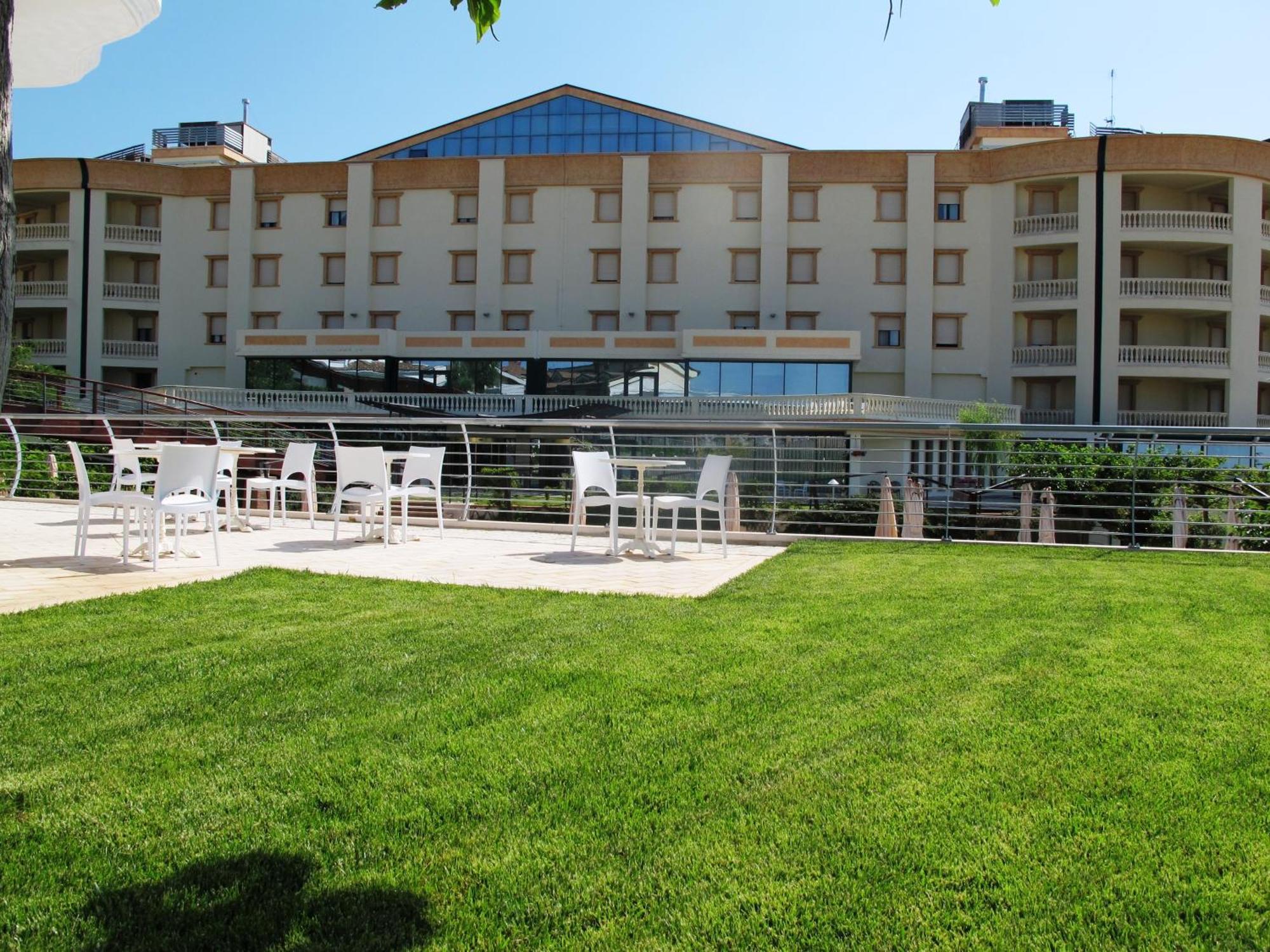 Gran Paradiso Hotel Spa 圣乔瓦尼·罗通多 外观 照片