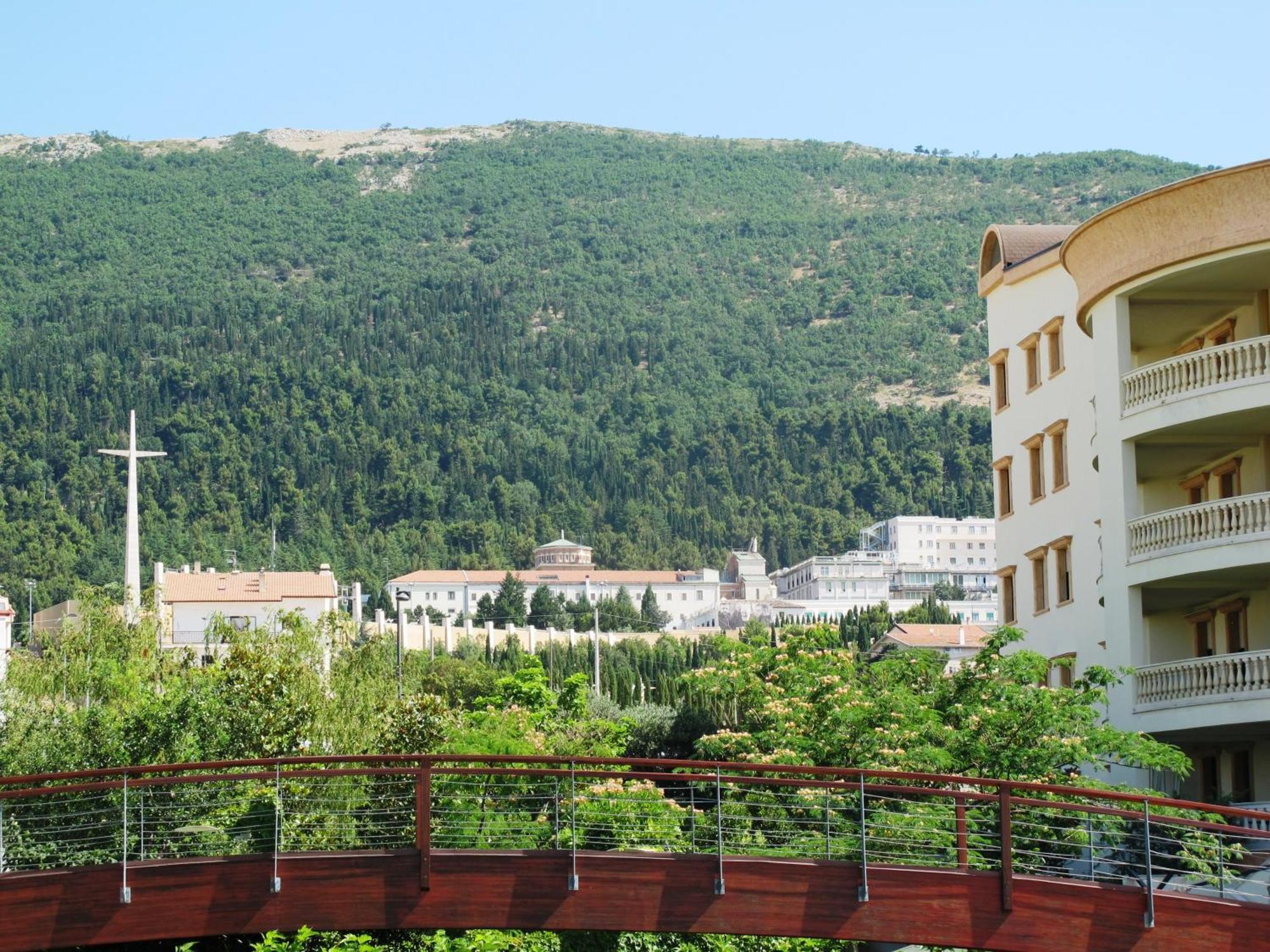 Gran Paradiso Hotel Spa 圣乔瓦尼·罗通多 外观 照片